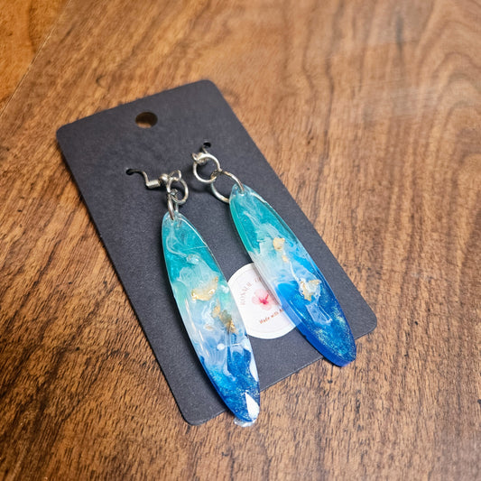 Resin dangle earrings - ocean blue